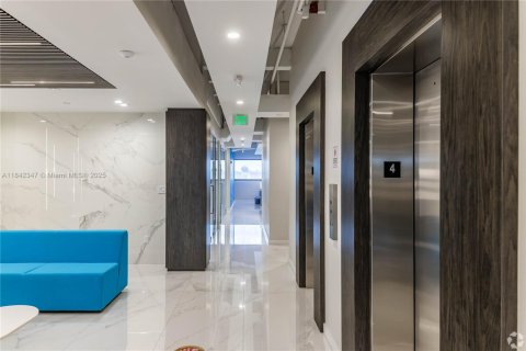 Propiedad comercial en venta en Fort Lauderdale, Florida № 1834127 - foto 20