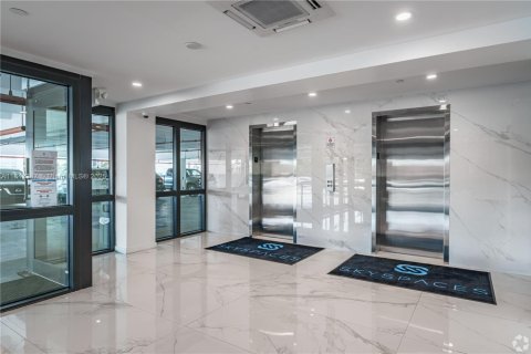 Propiedad comercial en venta en Fort Lauderdale, Florida № 1834127 - foto 10