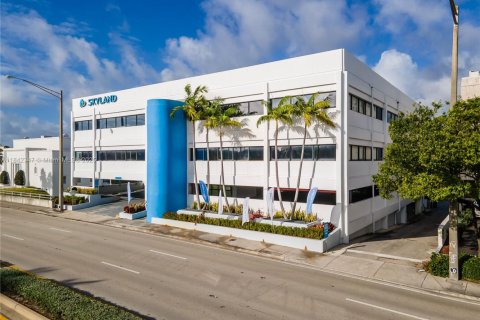 Propiedad comercial en venta en Fort Lauderdale, Florida № 1834127 - foto 2