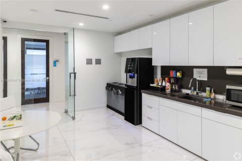Propiedad comercial en venta en Fort Lauderdale, Florida № 1834127 - foto 6
