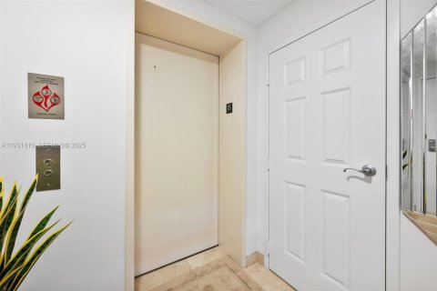 Condominio en venta en Fort Lauderdale, Florida, 3 dormitorios, 179.67 m2 № 1992815 - foto 2