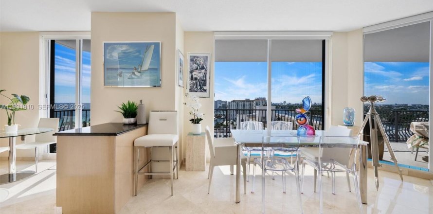 Condominio en Fort Lauderdale, Florida, 3 dormitorios  № 1992815