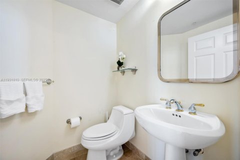 Condominio en venta en Fort Lauderdale, Florida, 3 dormitorios, 179.67 m2 № 1992815 - foto 19