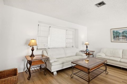 Villa ou maison à vendre à Punta Gorda, Floride: 3 chambres, 176.33 m2 № 2098333 - photo 6