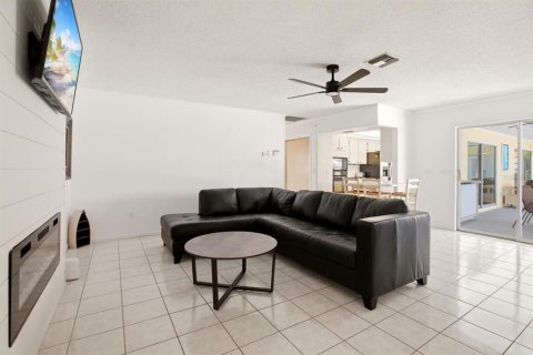 Villa ou maison à vendre à Punta Gorda, Floride: 3 chambres, 176.33 m2 № 2098333 - photo 17