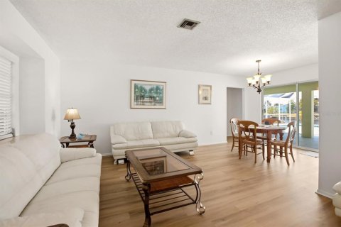 Villa ou maison à vendre à Punta Gorda, Floride: 3 chambres, 176.33 m2 № 2098333 - photo 5