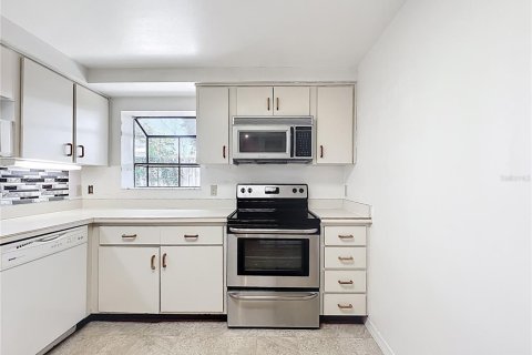 House in Dunedin, Florida 2 bedrooms, 133.59 sq.m. № 1737308 - photo 5