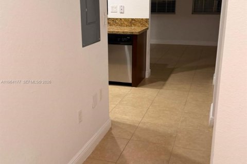 Touwnhouse à louer à Pembroke Pines, Floride: 2 chambres, 154.4 m2 № 2025898 - photo 7