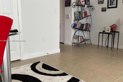 Touwnhouse à louer à Pembroke Pines, Floride: 2 chambres, 154.4 m2 № 2025898 - photo 11