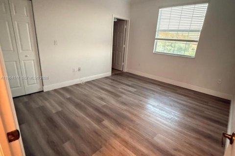 Touwnhouse à louer à Pembroke Pines, Floride: 2 chambres, 154.4 m2 № 2025898 - photo 3