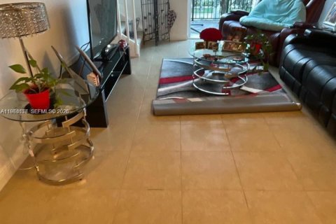 Touwnhouse à louer à Pembroke Pines, Floride: 2 chambres, 154.4 m2 № 2025898 - photo 2