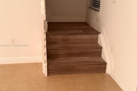 Touwnhouse à louer à Pembroke Pines, Floride: 2 chambres, 154.4 m2 № 2025898 - photo 9