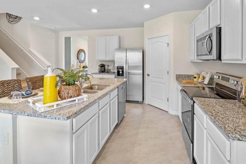 House in Haines City, Florida 5 bedrooms, 241.64 sq.m. № 1759601 - photo 5