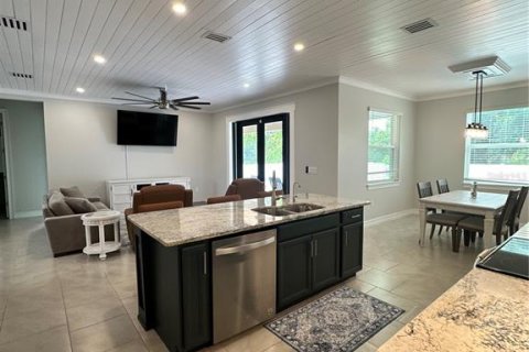 House in North Port, Florida 3 bedrooms, 183.39 sq.m. № 2226989 - photo 4