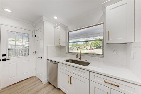 Villa ou maison à vendre à Sarasota, Floride: 3 chambres, 122.63 m2 № 1614309 - photo 6