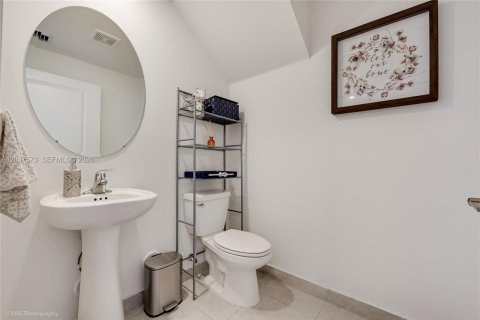 Townhouse in Miami, Florida 3 bedrooms, 157.47 sq.m. № 2087317 - photo 15