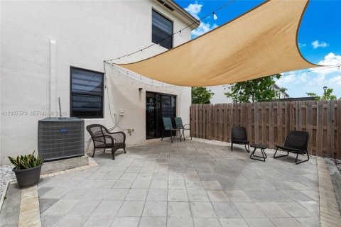 Townhouse in Miami, Florida 3 bedrooms, 157.47 sq.m. № 2087317 - photo 7