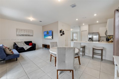Townhouse in Miami, Florida 3 bedrooms, 157.47 sq.m. № 2087317 - photo 3