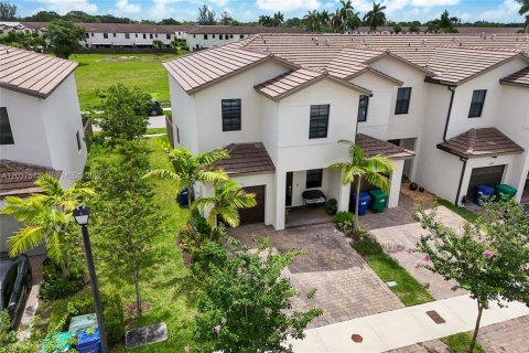 Townhouse in Miami, Florida 3 bedrooms, 157.47 sq.m. № 2087317 - photo 21