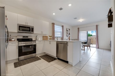 Townhouse in Miami, Florida 3 bedrooms, 157.47 sq.m. № 2087317 - photo 5