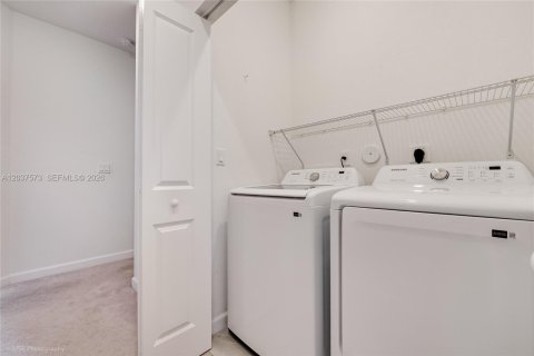 Townhouse in Miami, Florida 3 bedrooms, 157.47 sq.m. № 2087317 - photo 16