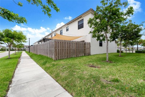 Townhouse in Miami, Florida 3 bedrooms, 157.47 sq.m. № 2087317 - photo 8