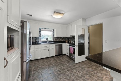 Casa en venta en Eustis, Florida, 3 dormitorios, 134.43 m2 № 1815363 - foto 11
