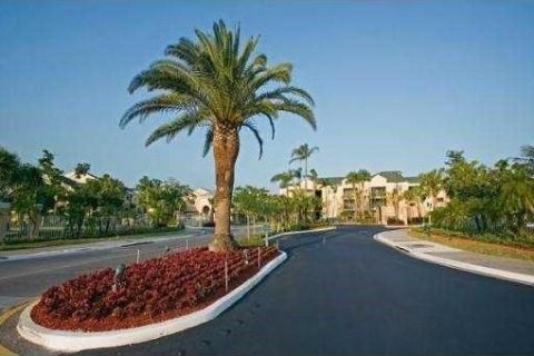 Condo in Tamarac, Florida, 1 bedroom  № 786192 - photo 1
