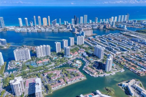 Condominio en venta en Aventura, Florida, 3 dormitorios, 179.3 m2 № 2043929 - foto 2