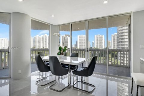 Condominio en venta en Aventura, Florida, 3 dormitorios, 179.3 m2 № 2043929 - foto 22