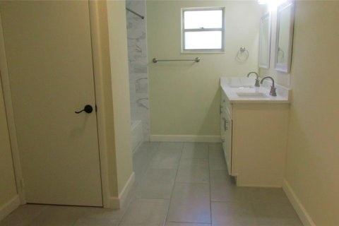 House in Lakeland, Florida 3 bedrooms, 206.06 sq.m. № 1374411 - photo 14