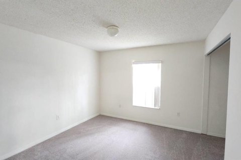 Casa en alquiler en Kissimmee, Florida, 4 dormitorios, 268.02 m2 № 1898663 - foto 19