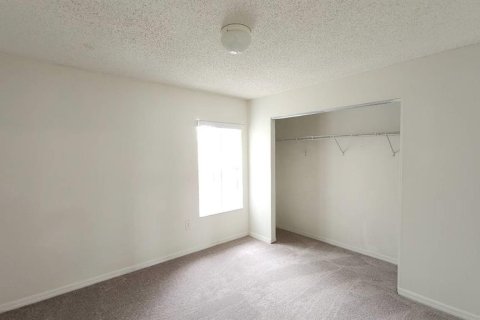 Casa en alquiler en Kissimmee, Florida, 4 dormitorios, 268.02 m2 № 1898663 - foto 18