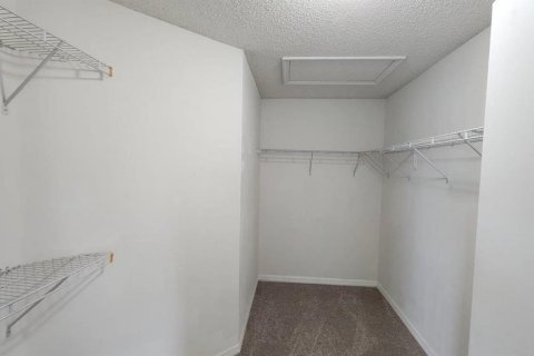House in Kissimmee, Florida 4 bedrooms, 268.02 sq.m. № 1898663 - photo 11