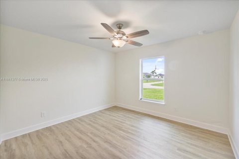 House in Cape Coral, Florida 4 bedrooms, 164.16 sq.m. № 1836644 - photo 18