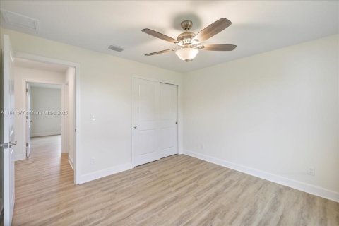 House in Cape Coral, Florida 4 bedrooms, 164.16 sq.m. № 1836644 - photo 19