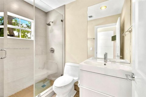 House in Key Biscayne, Florida 5 bedrooms, 333.98 sq.m. № 1696889 - photo 21