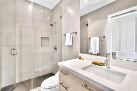 House in Key Biscayne, Florida 5 bedrooms, 333.98 sq.m. № 1696889 - photo 14