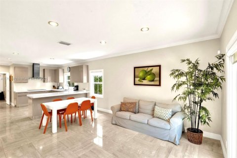 House in Key Biscayne, Florida 5 bedrooms, 333.98 sq.m. № 1696889 - photo 7