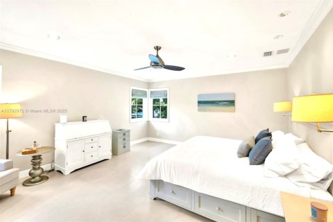 House in Key Biscayne, Florida 5 bedrooms, 333.98 sq.m. № 1696889 - photo 10