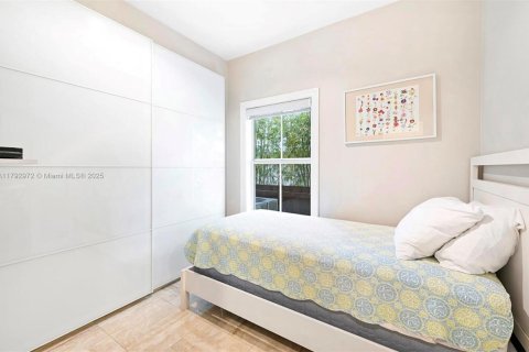 House in Key Biscayne, Florida 5 bedrooms, 333.98 sq.m. № 1696889 - photo 20