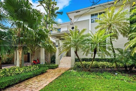 House in Key Biscayne, Florida 5 bedrooms, 333.98 sq.m. № 1696889 - photo 1