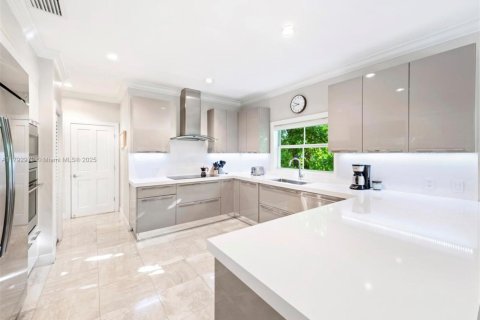House in Key Biscayne, Florida 5 bedrooms, 333.98 sq.m. № 1696889 - photo 5
