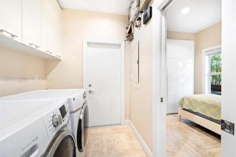 House in Key Biscayne, Florida 5 bedrooms, 333.98 sq.m. № 1696889 - photo 25