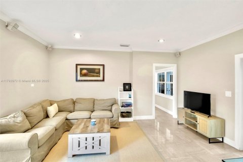 House in Key Biscayne, Florida 5 bedrooms, 333.98 sq.m. № 1696889 - photo 23
