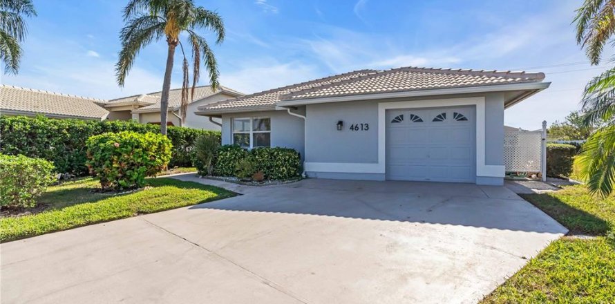 House in Bradenton, Florida 3 bedrooms, 160.35 sq.m. № 1884682