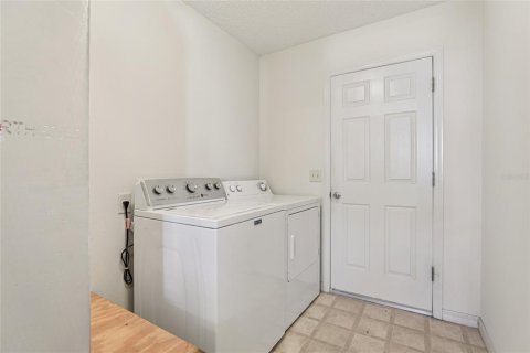 House in The Villages, Florida 3 bedrooms, 129.32 sq.m. № 1795732 - photo 23
