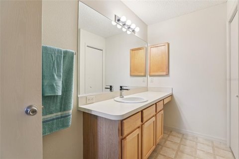 House in The Villages, Florida 3 bedrooms, 129.32 sq.m. № 1795732 - photo 13