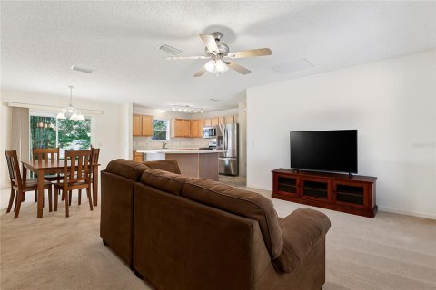 House in The Villages, Florida 3 bedrooms, 129.32 sq.m. № 1795732 - photo 4