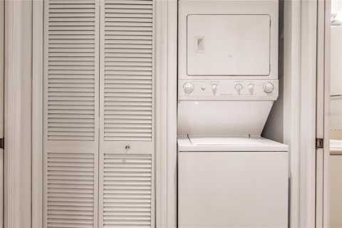 Снять в аренду кондоминиум в Форт Майерс, Флорида 1 комната, 103.86м2, № 1849901 - фото 16